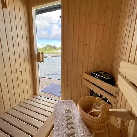 Hausboot Fjord Schleiliebe Mit Biosauna Und Dachterrasse In Úszó hotel